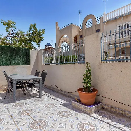 2 Bedroom Cozy In Torrevieja